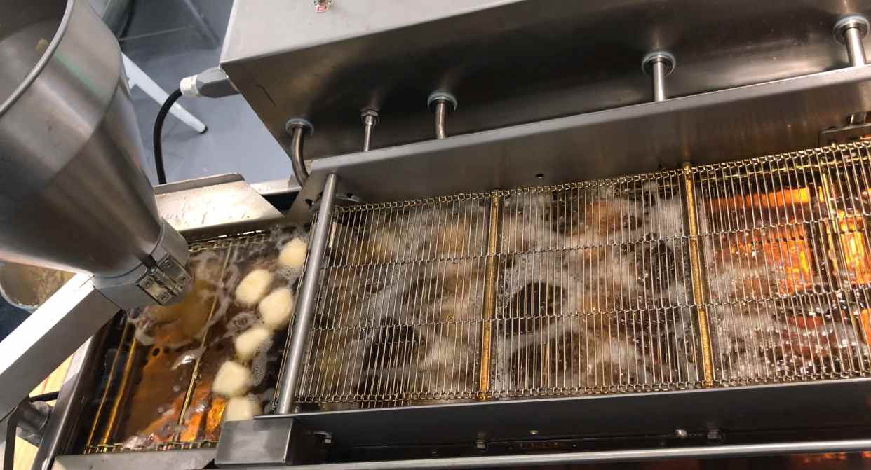 热销款自动商业型迷你甜甜圈机，甜甜圈油炸机-煜丰  烘焙设备