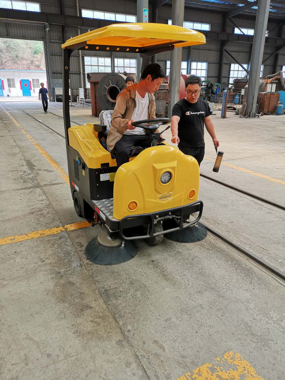 郑州凯赛保洁格美S6电动全封闭扫地机  郑州电动扫地机