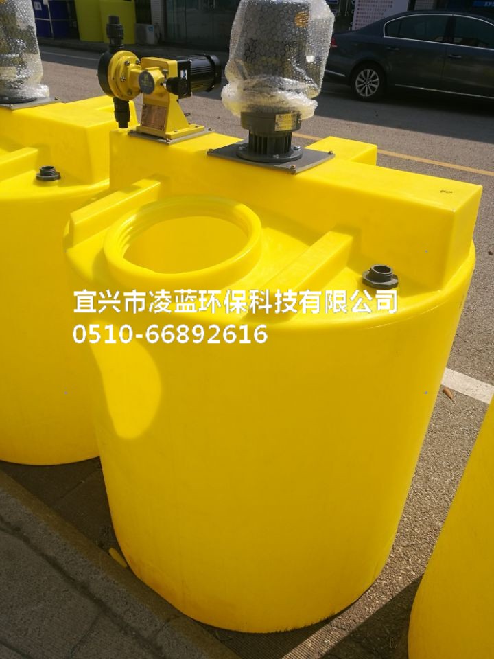 白/黄色大塑料水桶搅拌桶200L立式搅拌PE加药桶