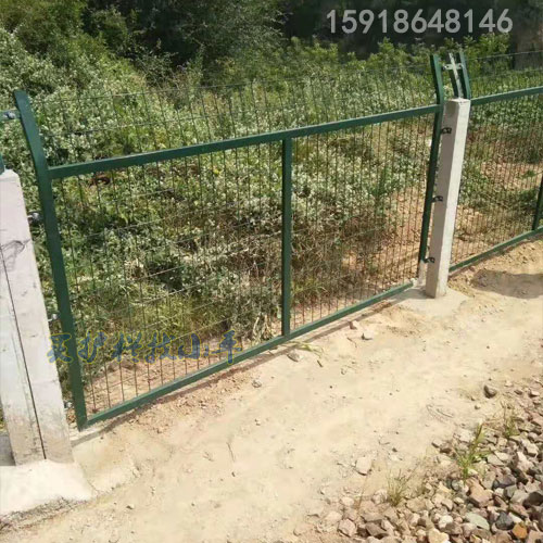 惠州铁路护栏现货 英德热镀锌围栏网  铁路护栏网  工厂护栏  护栏厂家