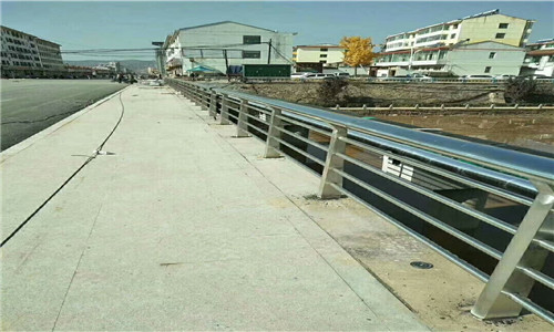 大同镀锌喷塑防腐护栏立柱供应商