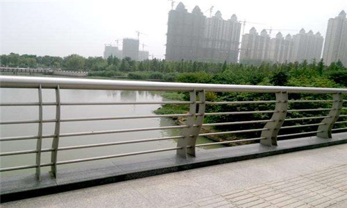 吉林不锈钢复合管道路护栏厂家直销