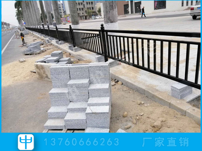 江门道路提升改造工程 车行道护栏安装 甲型护栏