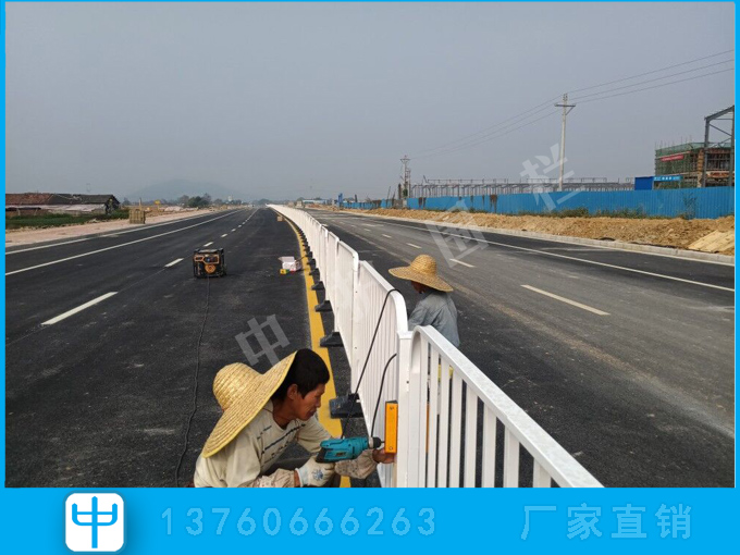 江门道路提升改造工程 车行道护栏安装 甲型护栏