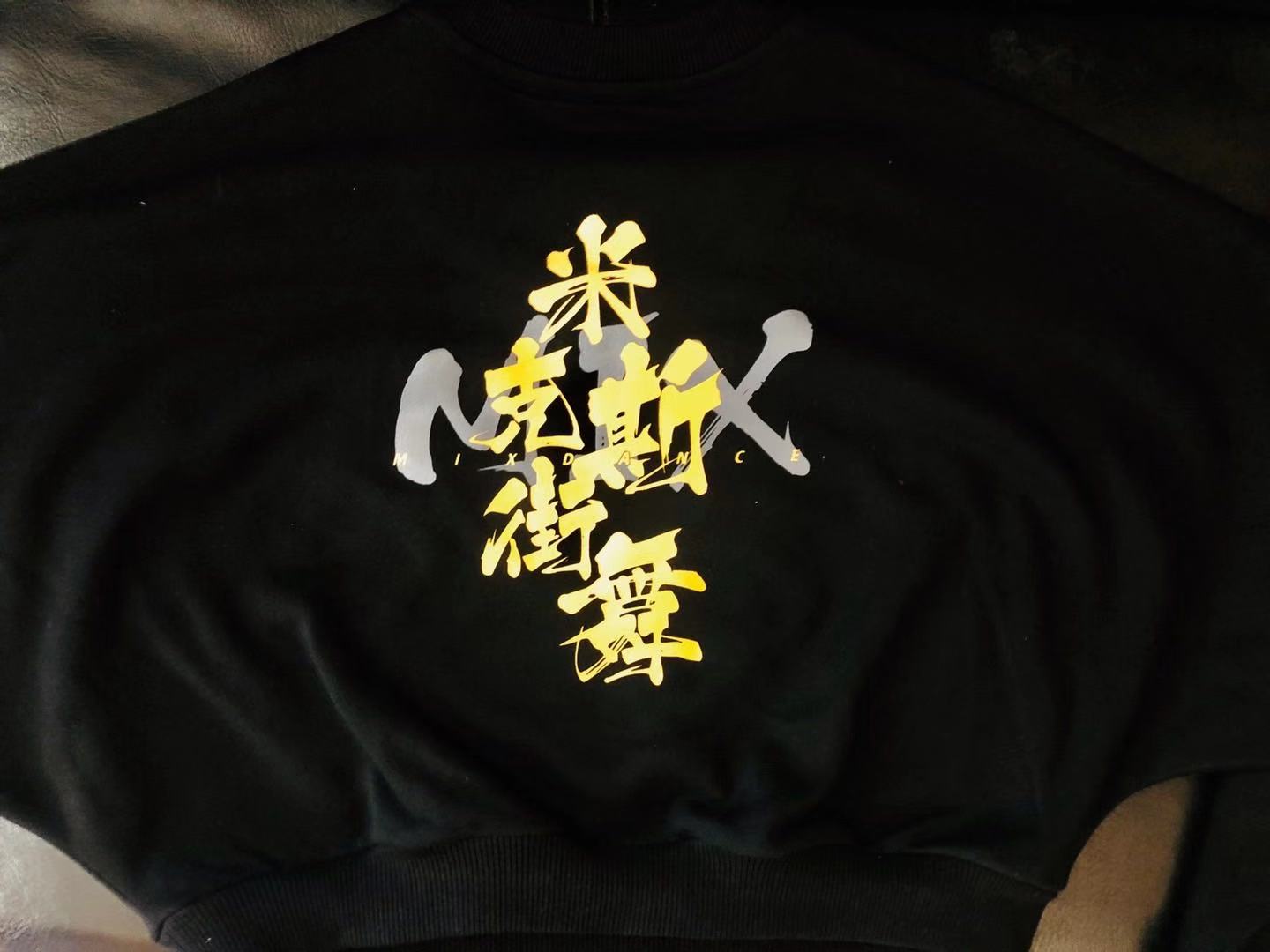 广西南宁印衣服,衣服印金色图案,服装烫金烫银  衣服烫金