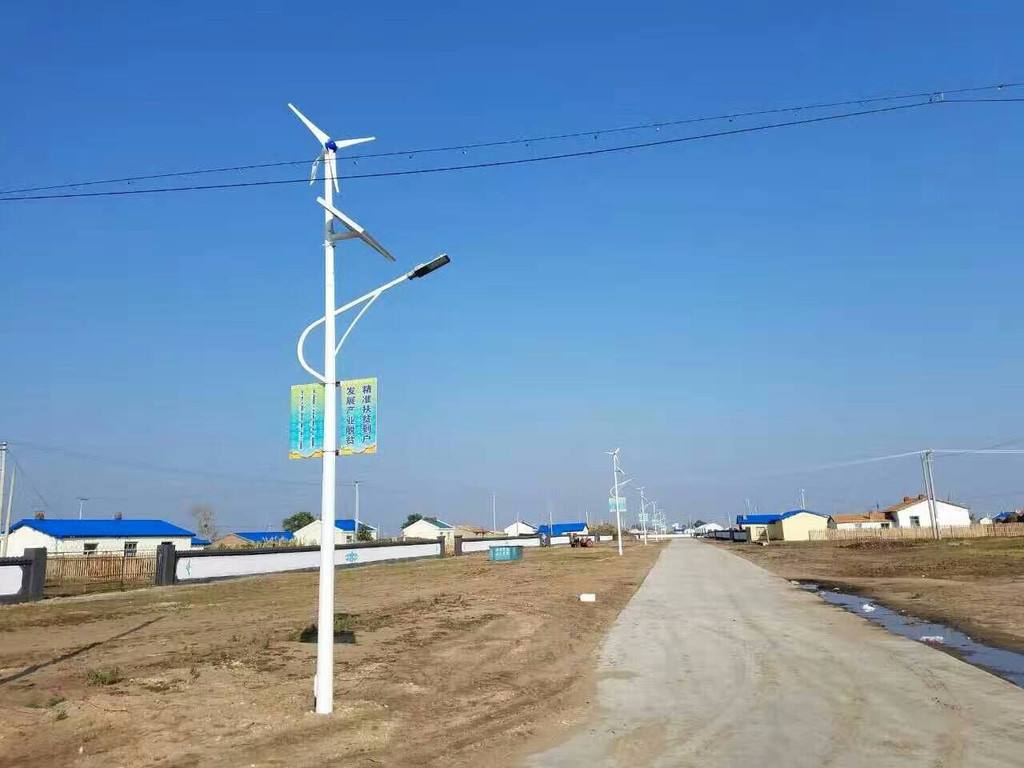 扬州鸿路照明直销风光互补太阳能路灯