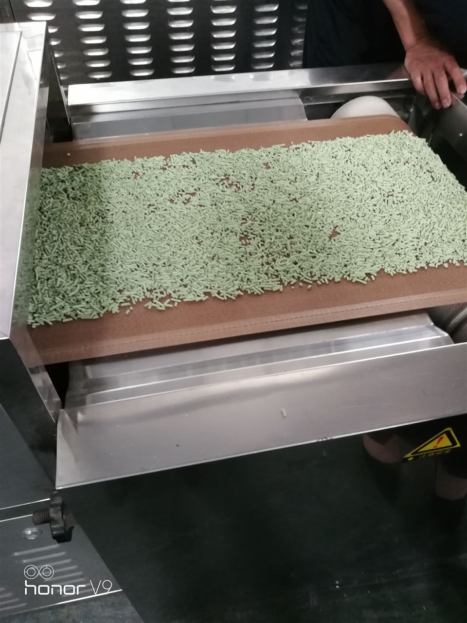 干燥剂微波烘干机  微波烘干设备  化工微波烘干机  微波干燥机