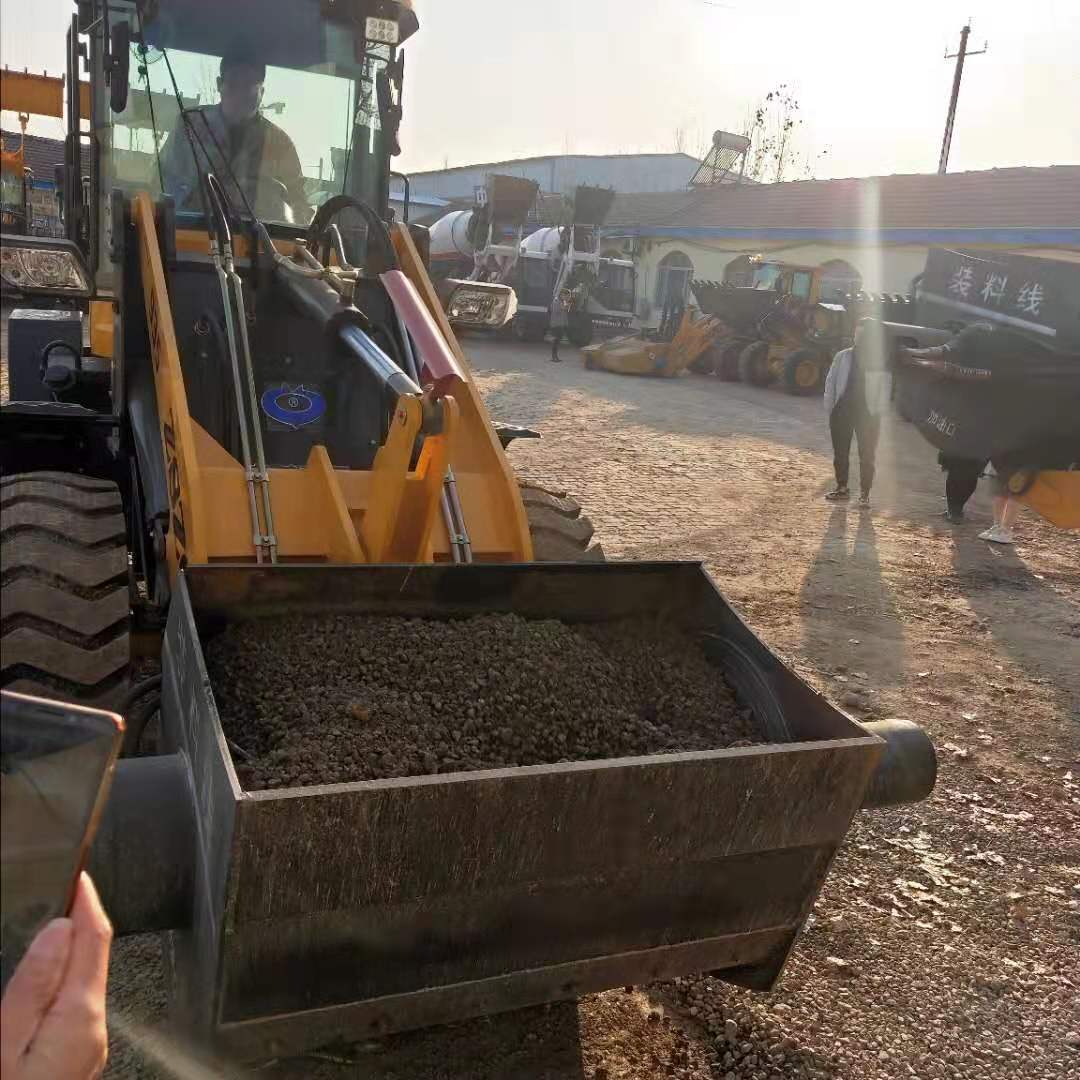 中首重工50铲车改装2立方搅拌斗厂家价格啊  1立方搅拌斗图片  铲车带搅拌斗  搅拌斗装载机