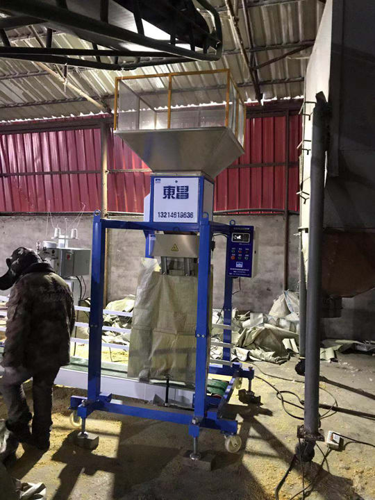 兴安盟龙江绿豆古城镇自动包装秤排行好  自动包装机  灌包机  粮食装袋机