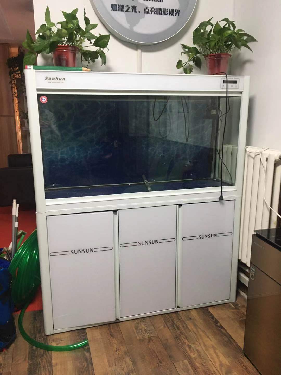 济南高新区汉峪金谷鱼缸换水  鱼缸清洗