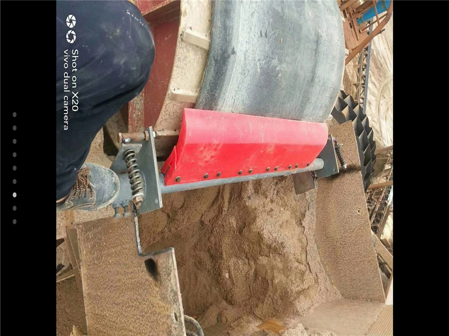 输送带聚氨酯橡胶空段刮料器 聚氨酯橡胶刮板清扫器  聚氨酯刮料器  聚氨酯刮板  聚氨酯清扫器