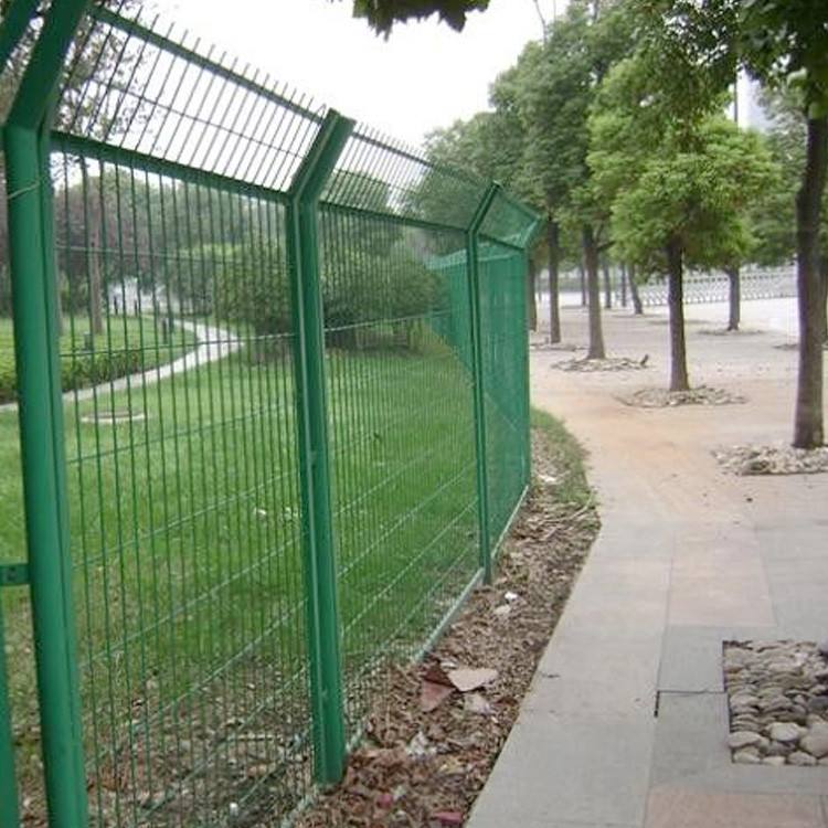 2020深圳高速公路护栏网供应厂家鸿钦丝网公司供应优质公路护
