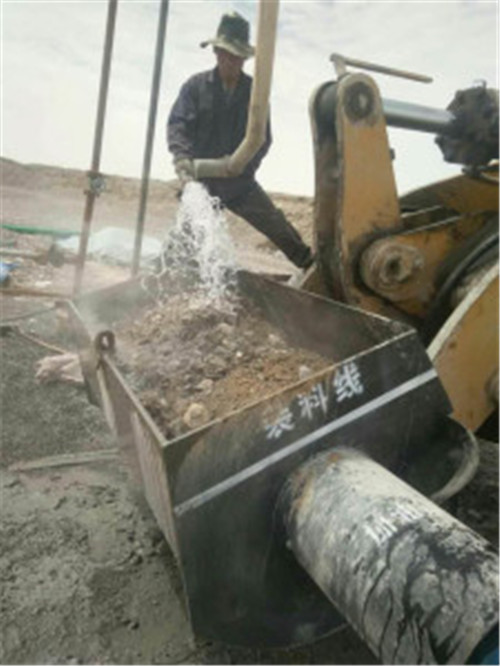 江苏盐城铲车搅拌斗厂家地址A价格  50铲车改装2方搅拌斗  铲车带搅拌斗价格  搅拌斗装载机厂家