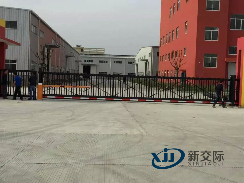 焦作安装各式伸缩门 安装高级伸缩门厂家  伸缩门生产厂家  电动伸缩门生产厂家  订做电动伸缩门