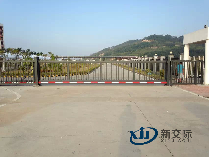 许昌安装电动伸缩门多少钱一台 安装哪里有伸缩门厂  订制电动伸缩门  伸缩门价格  电动伸缩门厂家