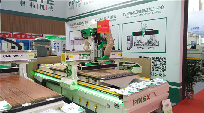 定制家具橱柜门板加工中心数控开料机