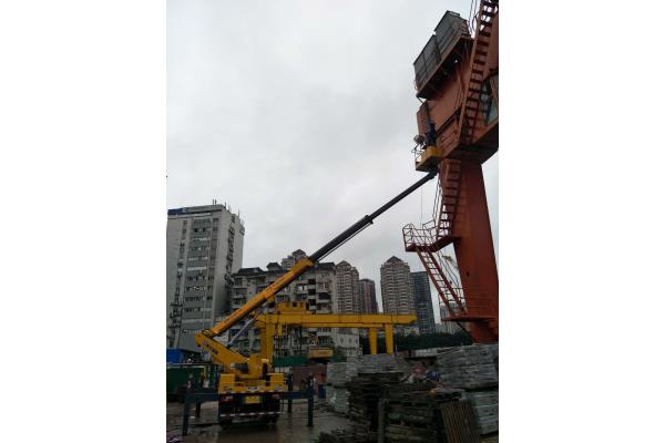 高空电线电缆安装高空车租赁东莞服务  高空作业车  云梯车  路灯车