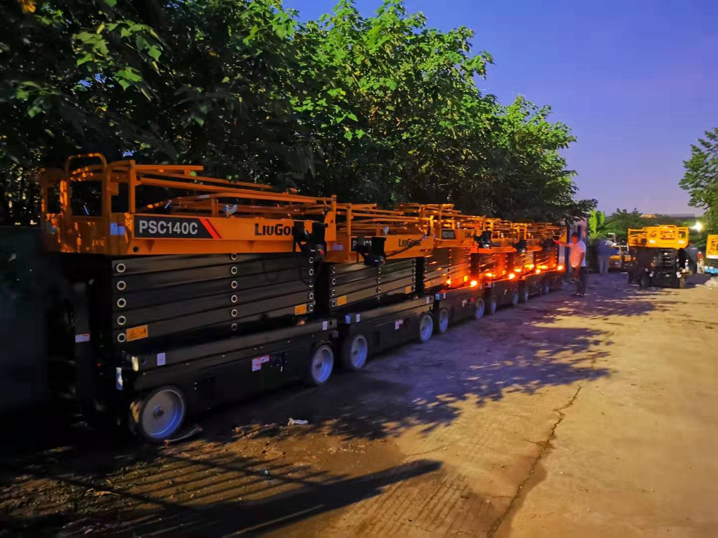 南沙升降车出租 升降平台租赁 价格可谈&nbsp;&nbsp;剪叉式升降车