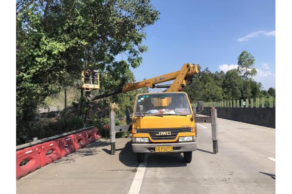 博罗园林树枝修剪高空车租赁  高空作业车  云梯车  路灯车