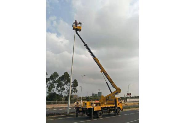 喜欢我们家的云梯车 高空车租赁都可以优惠哦  高空作业车  路灯车