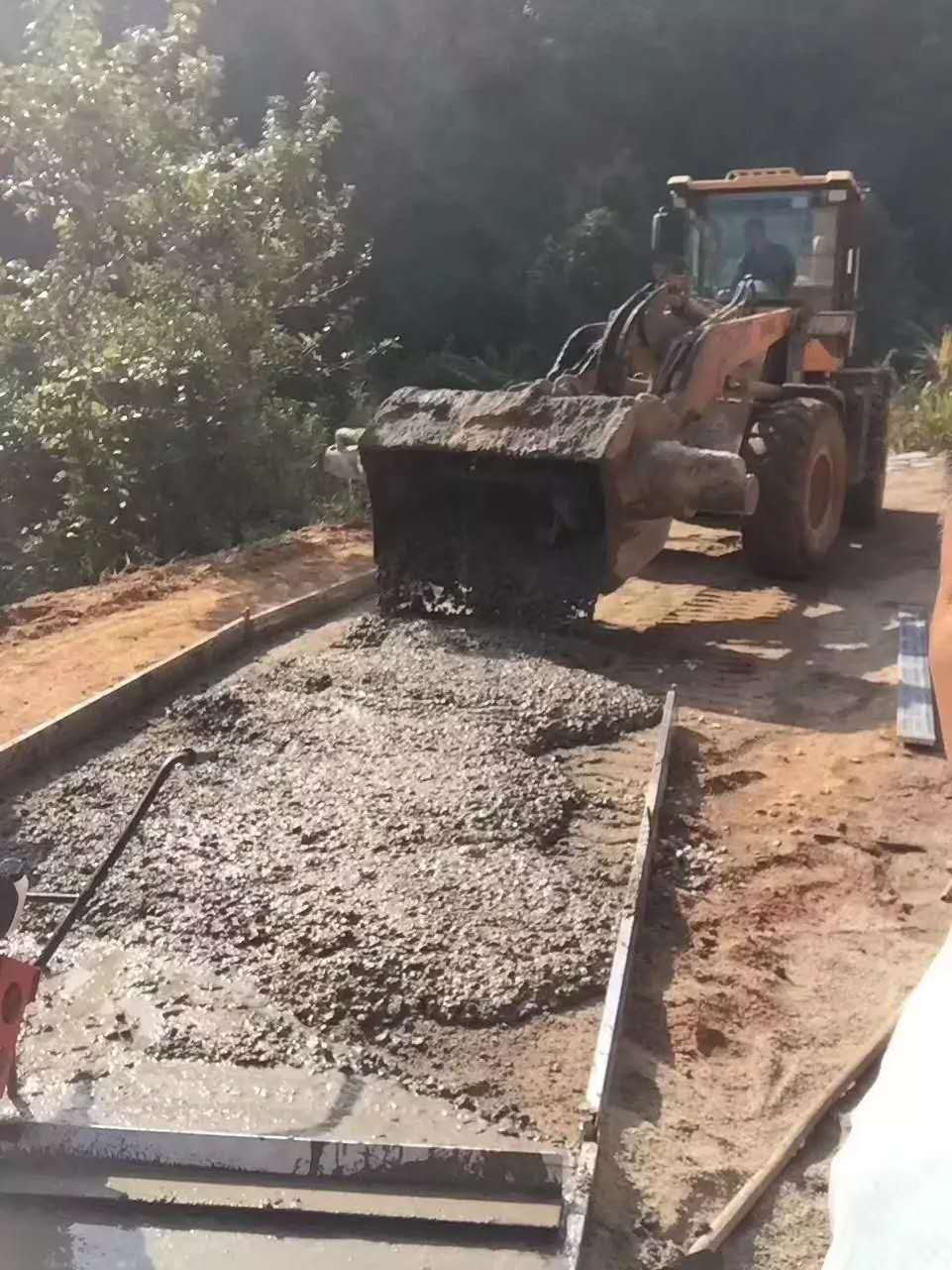 春节工程开工用铲车改装搅拌斗多大型号  混凝土搅拌斗价格  铲车搅拌斗效果  改装搅拌斗价格