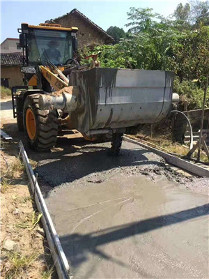 小铲车改搅拌斗和安装  搅拌斗铲车多少钱  国标车安装搅拌斗  铲车带搅拌斗