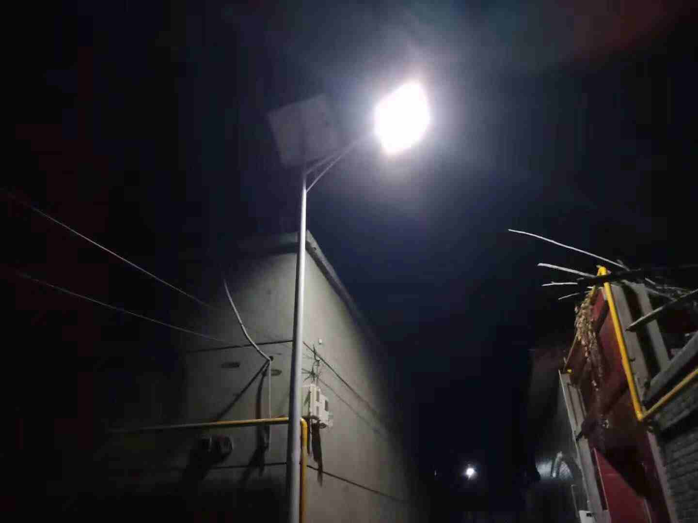 蛟河市院内太阳能路灯快递送货--楷举照明  高杆灯厂家  高杆灯维修  高杆灯价格