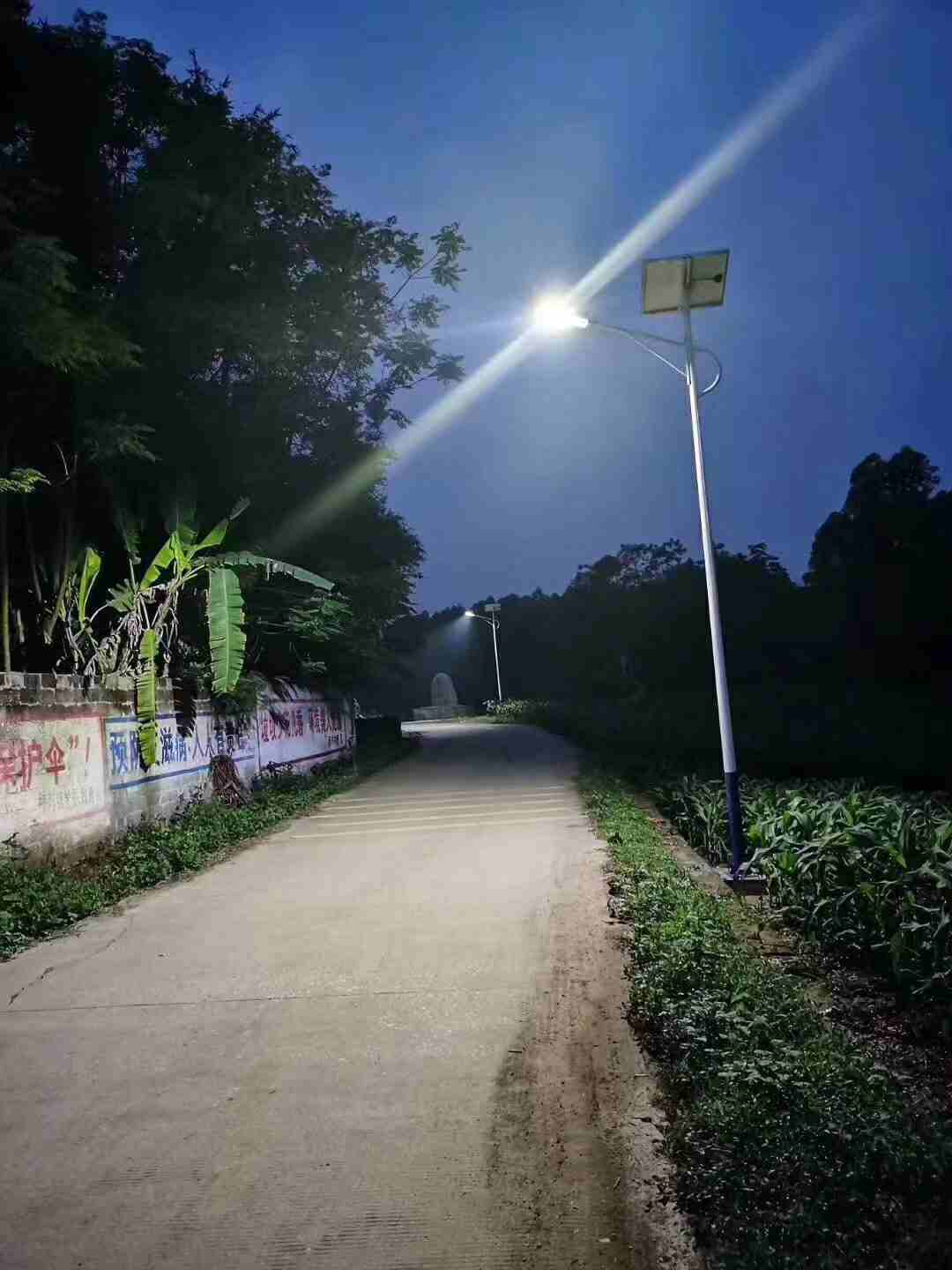 东乡族自治县院内太阳能路灯快递送货--楷举照明