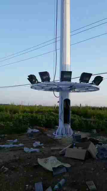 德州LED12米路灯厂家特点介绍