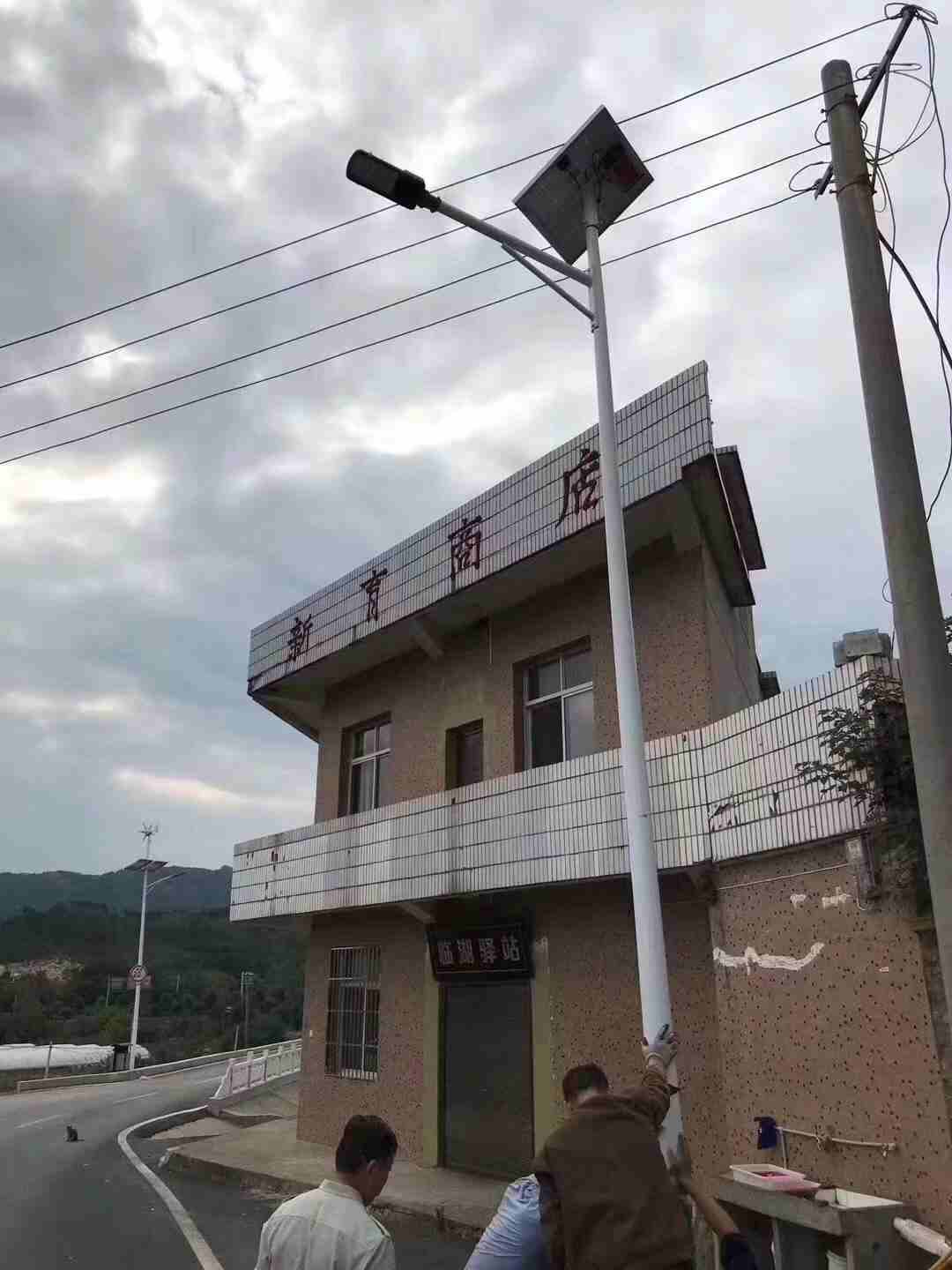 头屯河家用太阳能路灯免费上门安装--楷举