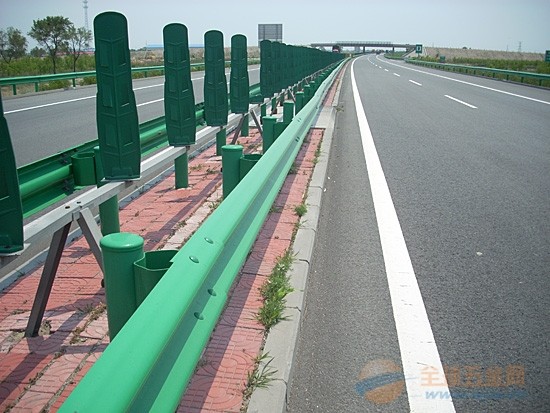 沧州防撞护栏板防撞等级  波形护栏  公路护栏板  护栏板防撞护栏