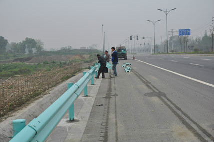 儋州高速护栏板防撞等级  波形梁护栏  公路护栏板  护栏板每米价格