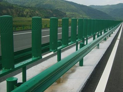 儋州高速护栏板防撞等级  波形梁护栏  公路护栏板  护栏板每米价格