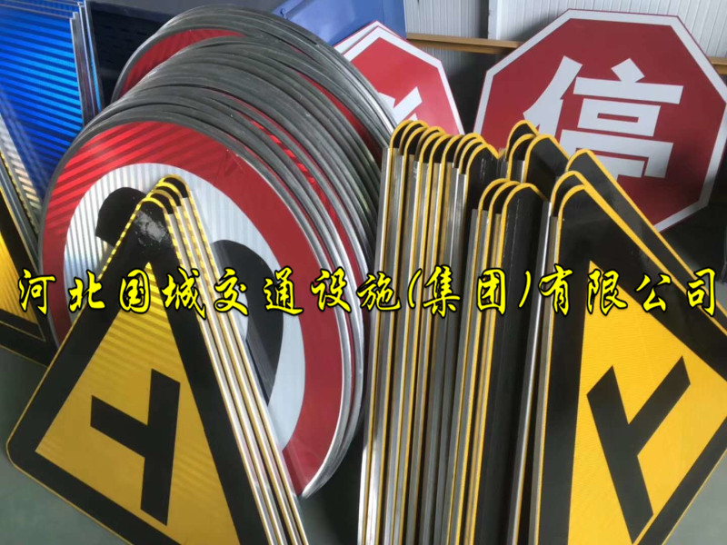 调兵山城市道路标志标牌生产厂家,公路标志杆制作厂家  公路标志牌  悬臂式交通标志杆  交通警示标志牌