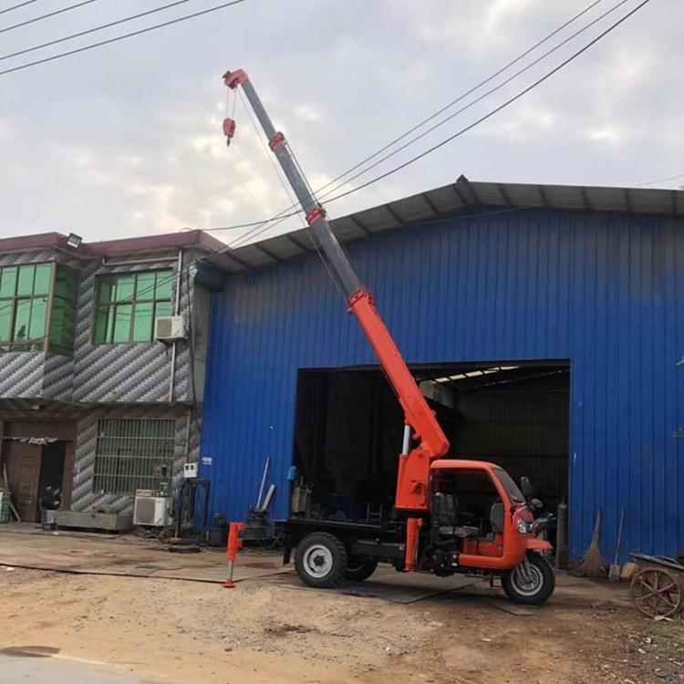 现货供应改装三轮吊小型建筑吊三轮随车吊  三轮吊价格  山东三轮吊