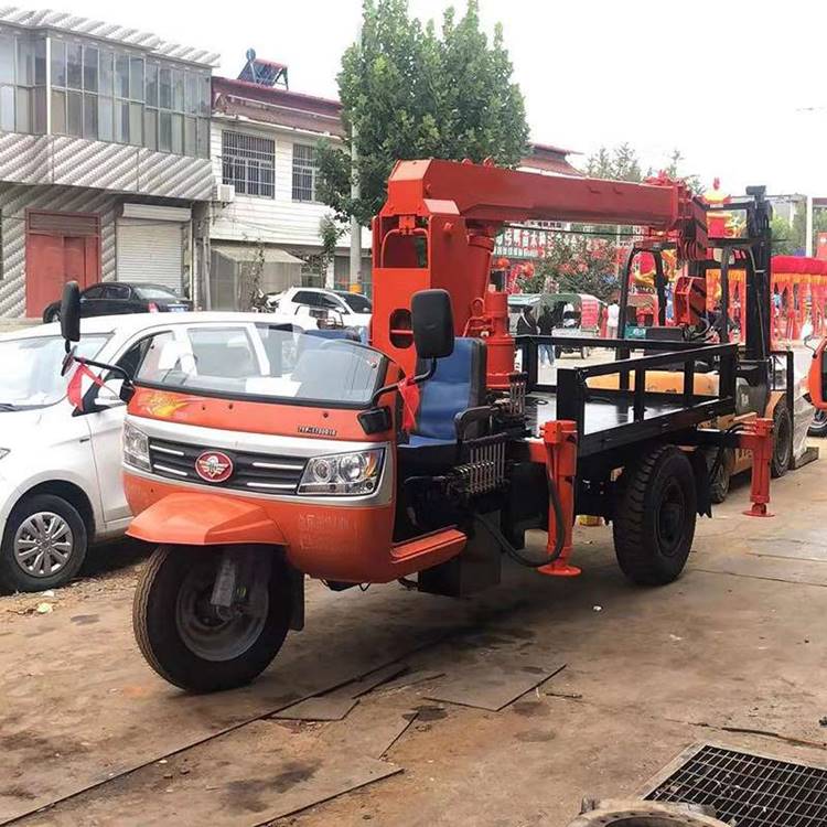 现货供应改装三轮吊小型建筑吊三轮随车吊  三轮吊价格  山东三轮吊