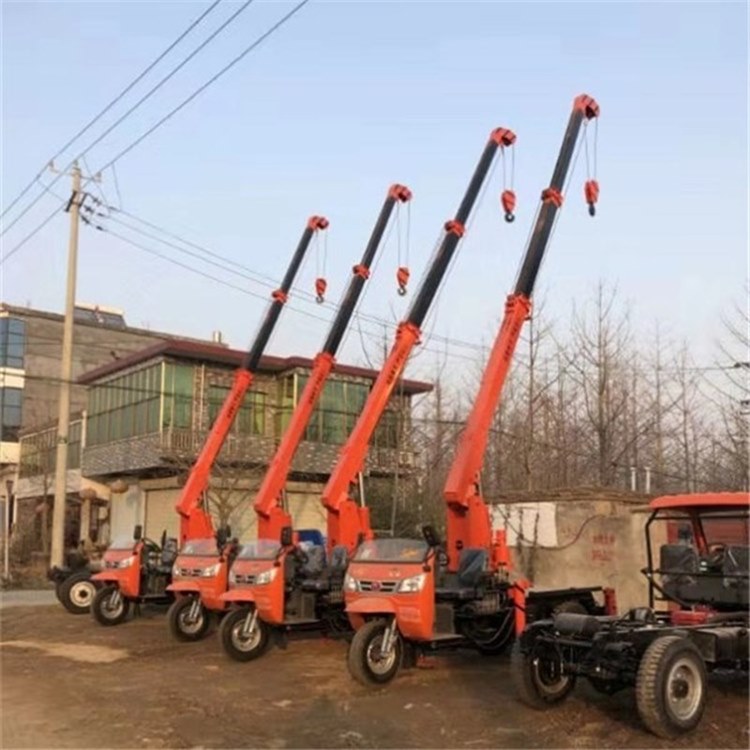 现货出售三轮吊小型起重机绿化专用吊三轮自备吊  小型汽车吊  农用三轮吊  三轮吊报价