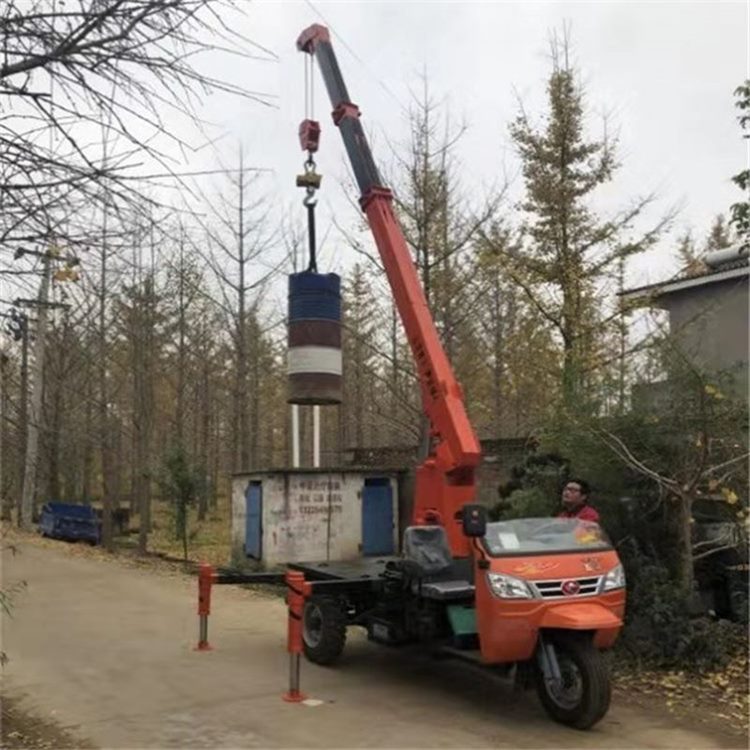 现货出售三轮吊小型起重机绿化专用吊三轮自备吊  小型汽车吊  农用三轮吊  三轮吊报价