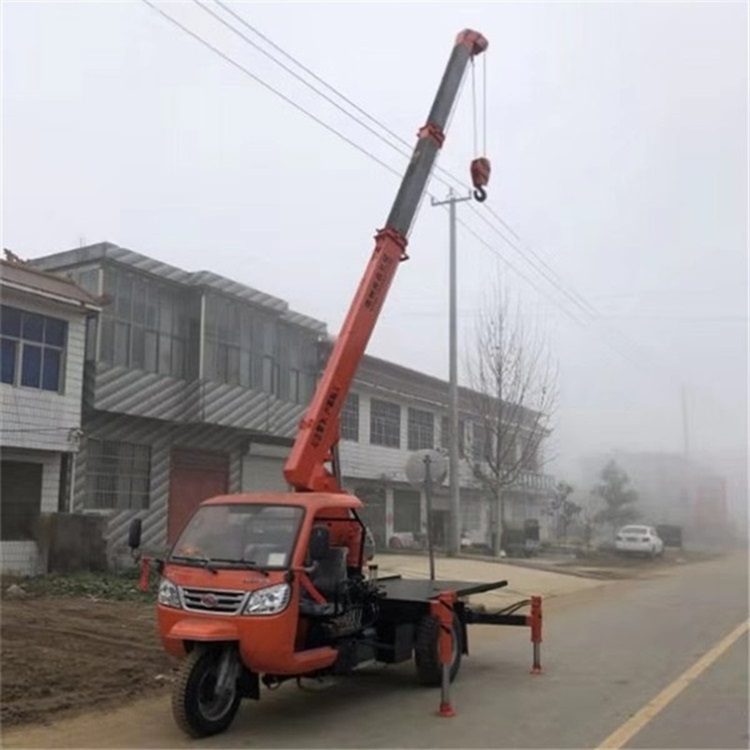 现货出售三轮吊小型起重机绿化专用吊三轮自备吊  小型汽车吊  农用三轮吊  三轮吊报价