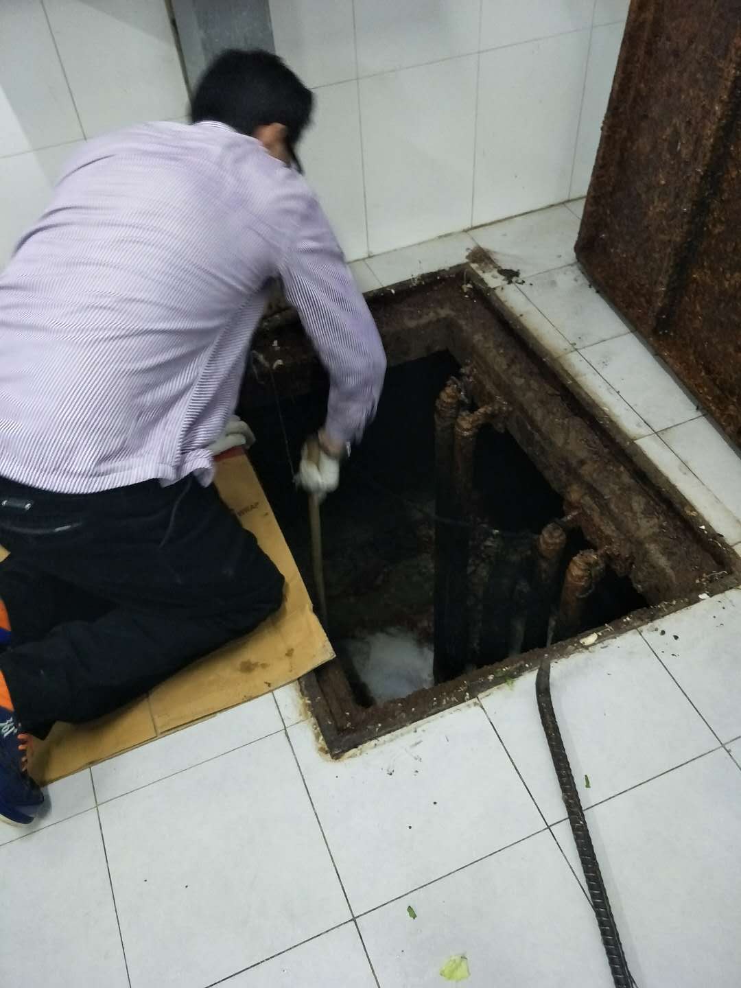 回龙观隔油池清掏