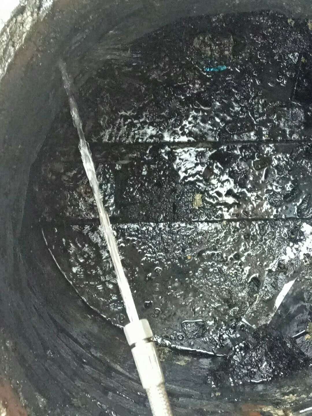 展览路清理隔油池