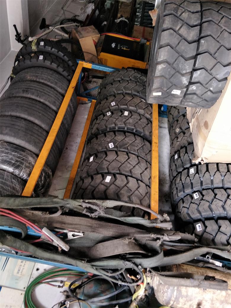 宝安沙井温德福叉车行低价出售手动液压升降平台叉车  合力叉车  杭州叉车  宝骊叉车