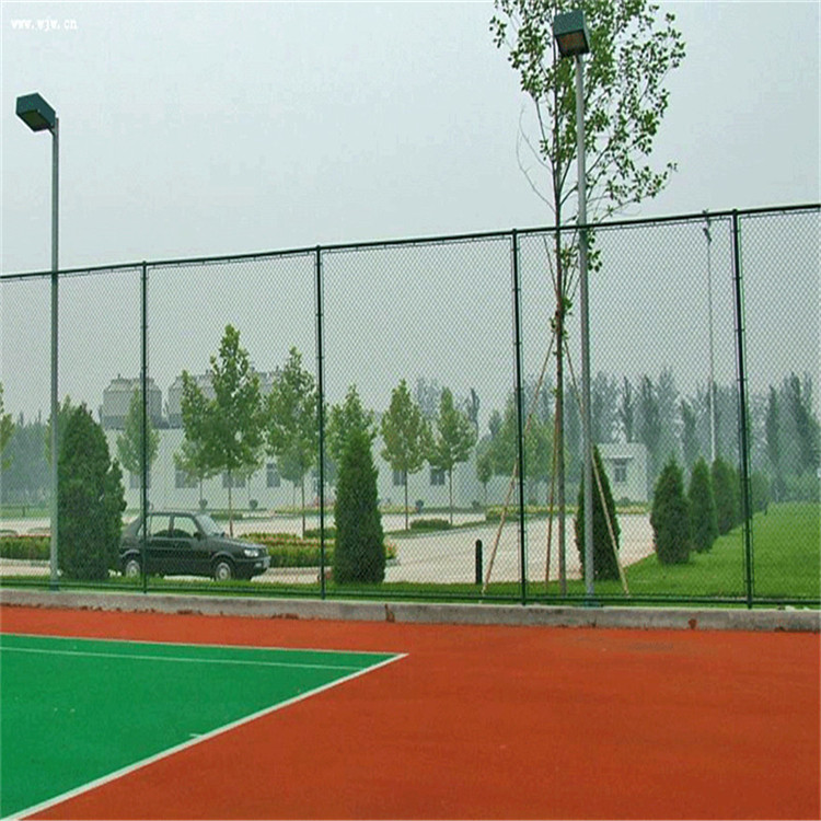 笼式足球场围栏防护网 围网及球场设施厂家定制  足球场围栏网  篮球场护栏