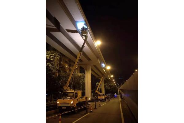 专业伸缩车出租 高空车出租 路灯车出租  白云高空车出租