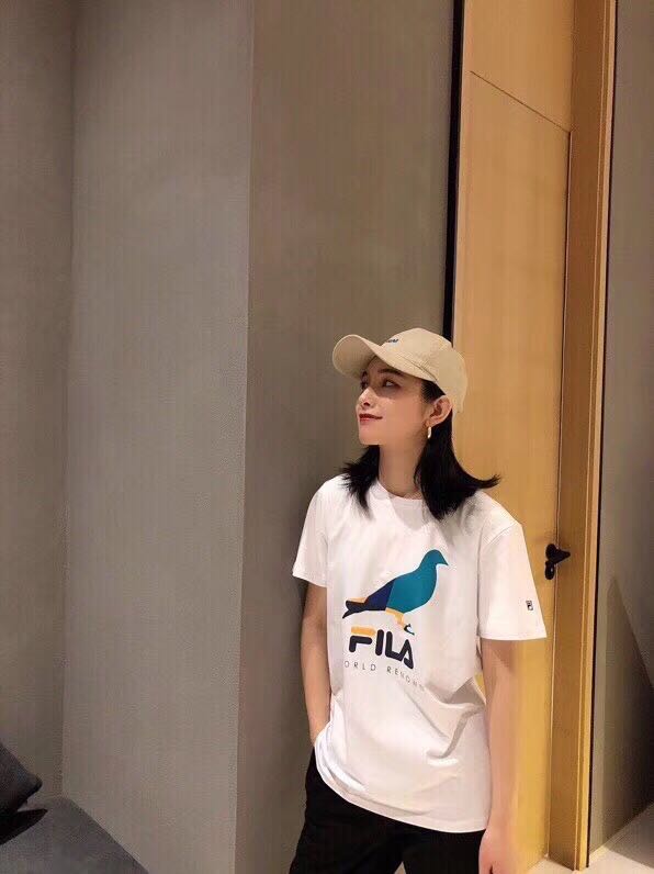 江枫服饰提供FILA斐乐夏季新款男女情侣潮流t恤短袖