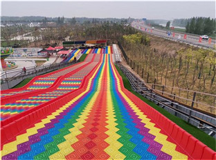 景区游乐项目彩虹滑道  户外景区亲子游乐七彩滑梯&nbsp;&nbsp;七彩滑道&nbsp;&nbsp;网红滑道