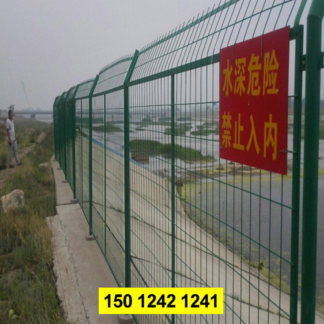变电站铁丝网隔离栏 公路防爬护栏厂 钢丝网