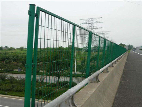 绿色荷兰网 镀锌丝网状防护栏 用途广泛  网状护栏
