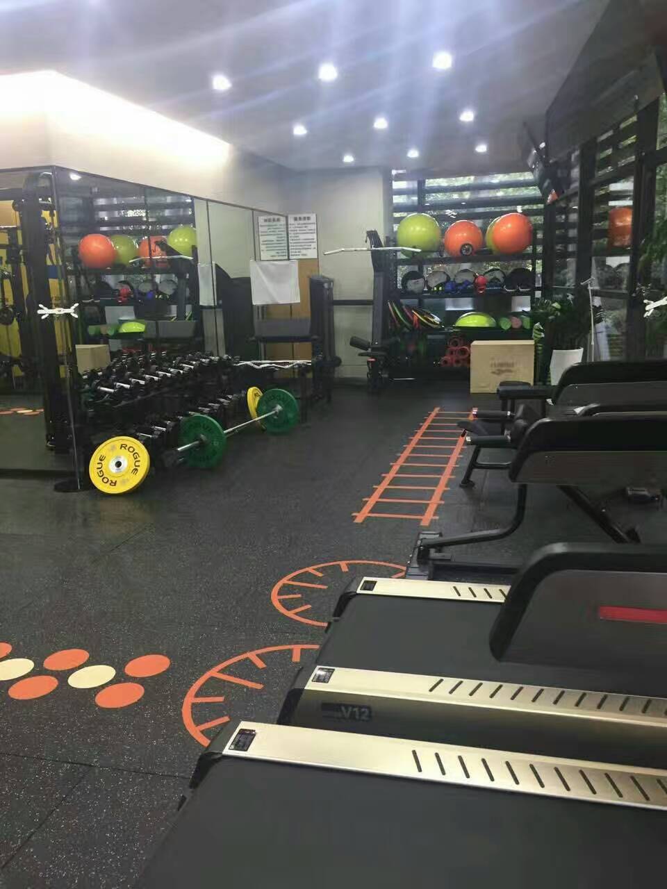广元拼装运动地板运动地板  幼儿园安全橡胶地  健身房地垫  安全橡胶地垫