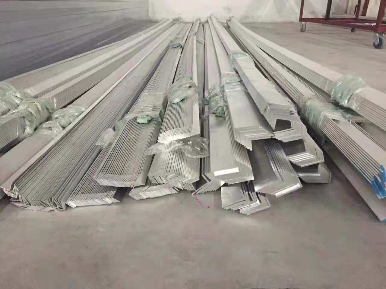 L型装饰角铝 等边建筑角铝  6063等边角铝